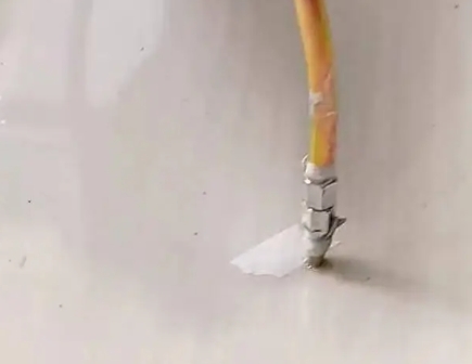 郏县瓷砖空鼓维修公司专业解答在瓷砖铺贴过程中，如果使用的砂料过粗（如全部使用了粗砂），可能会导致以下问题